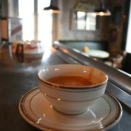 Bistrot Vintage Chez Mamie Léone Lèzan
