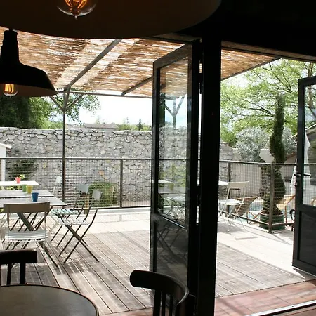 Bistrot Vintage Chez Mamie Léone Villa Lèzan